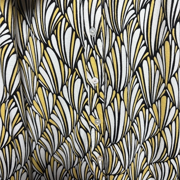 Tommy Bahama Sleeveless, button-front midi dress with a tie belt. Fan print. M - Picture 2 of 14